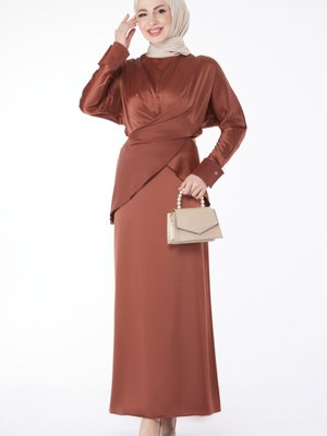 Düz Bisiklet Yaka Kahve Yırtmaç Ve Bağcık Detaylı İkili Takım