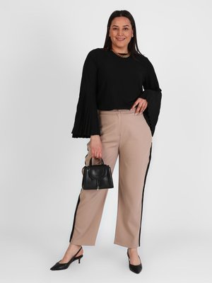 Latte Büyük Beden Şerit Detaylı Pantolon