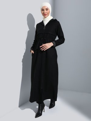 Siyah Bilek Detaylı Kaban