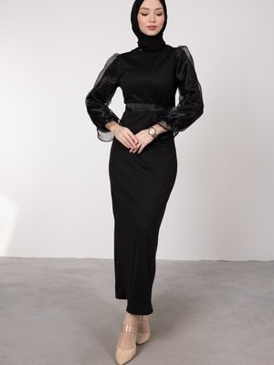 Kolları Organze Kuşaklı Elbise