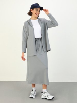 Gri Tunik & Etek İkili Örme Takım