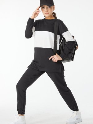 Sıyah Bisiklet Yaka Uzun Kollu Garnili Eşoman Takımı Sıyah Bisiklet Yaka Uzun Kollu Garnili Eşoman Takımı