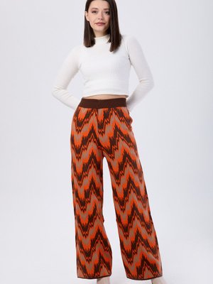 Kahve Triko Pantolon