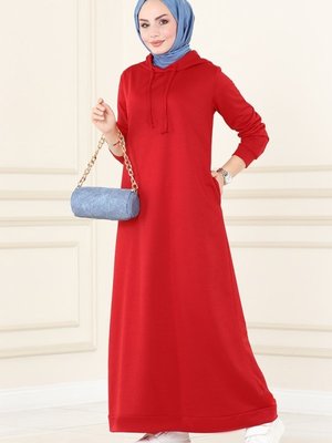 Kırmızı Kapüşonlu Spor Elbise