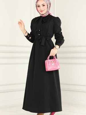 Siyah Yakası Bağlamalı Terikoton Elbise