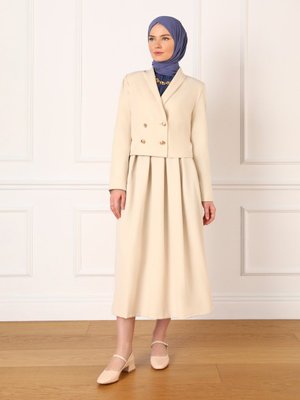 Düğme Detaylı Kısa Ceket Bej