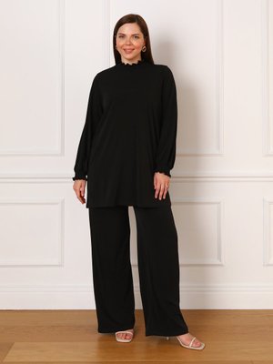 Siyah Gipe Detaylı Büyük Beden Takım