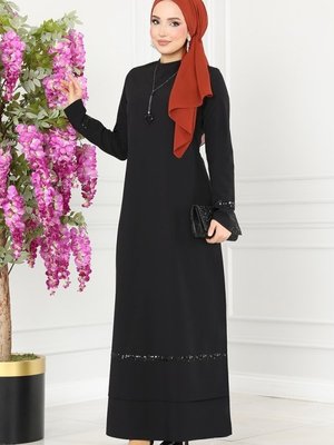 Siyah Kolyeli Krep Elbise