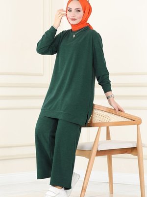 Zümrüt Yırtmaç Detaylı Kışlık Takım Zümrüt Yırtmaç Detaylı Kışlık Takım