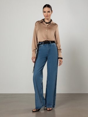 Sedef Düğme Detaylı Saten Tunik Natural