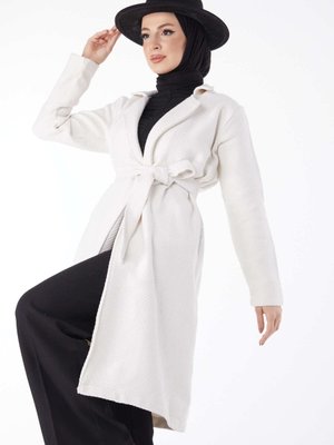 Beyaz Kuşaklı Kaşe Kaban Beyaz Kuşaklı Kaşe Kaban