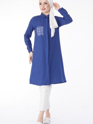 Düz Gömlek Yaka İndigo Cep Nakış Detaylı Tunik