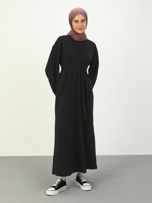 Siyah Kuşak Detaylı Balon Kol Spor Elbise