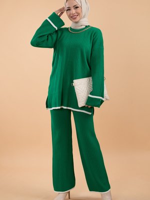 Yesıl Zincir Kolyeli İkili Triko Takım
