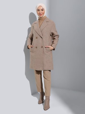 Bej Kruvaze Oversize Balık Sırtı Kaban