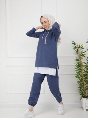 Beyaz Tişörtlu İndigo Eşofman Takımı Beyaz Tişörtlu İndigo Eşofman Takımı