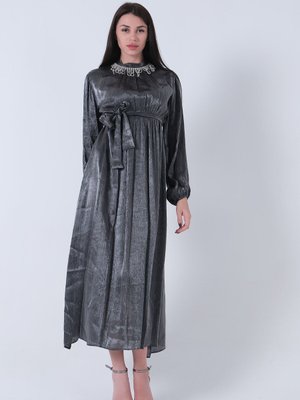 Gri Seyyar Kemerli Yakası Taşlı Elbise Gri Seyyar Kemerli Yakası Taşlı Elbise