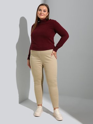 Bej Büyük Beden Doğal Kumaşlı Beli Lastikli Dar Paça Pantolon