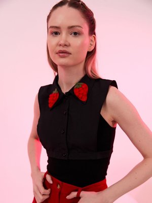 Siyah Çilekli Gömlek Yaka