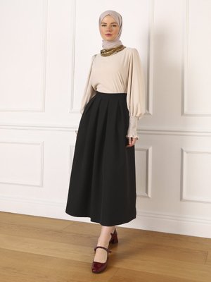 Pileli Etek Siyah
