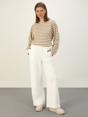 Flam Efektli Rahat Pantolon Kırık Beyaz