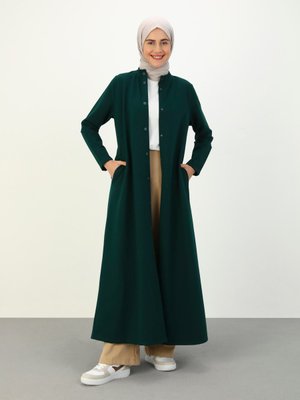 Zümrüt Yeşili Çıtçıtlı Hakim Yaka Kap