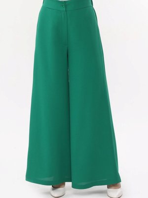 Yeşil Pantolon Crep Kumaş Beli Lastikli Rahat Kesim Yeşil Pantolon Crep Kumaş Beli Lastikli Rahat Kesim