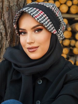 Desenli Şapka Siyah Kırmızı Kazayağı