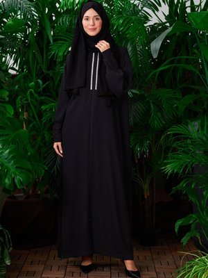 Siyah Taşlı Ferace