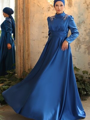 İndigo Sual Omuzu Taş İşlemeli Saten Abiye Elbise