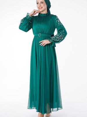 Düz Hakim Yaka Zümrüt Kol Ve Omuz Taş Detaylı Abiye Elbise
