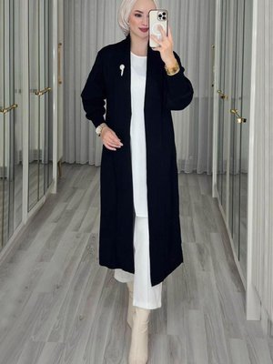 Siyah Broş Detaylı Triko Ceket T