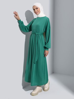 Zümrüt Yeşili Rahat Kesim Kuşak Detaylı Elbise
