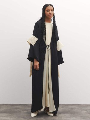 Lase Nakış Detaylı Oversize Kap