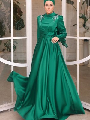 Zümrüt Sual Omuzu Taş İşlemeli Saten Abiye Elbise