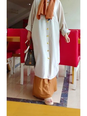 Ekru Keten Yarasa Kol Büyük Bedene Uygun Oversize Gömlek Elbise Tunik Ekru Keten Yarasa Kol Büyük Bedene Uygun Oversize Gömlek Elbise Tunik