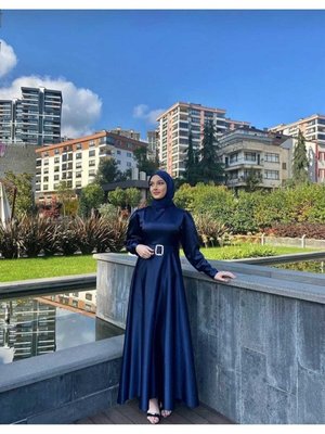 Saten Kemerli Elbise