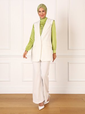 Beyaz Cep Düğme Detaylı Yelek
