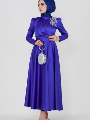 Önü Taş Baskılı Saten Abiye Elbise Saks Mavi Önü Taş Baskılı Saten Abiye Elbise Saks Mavi