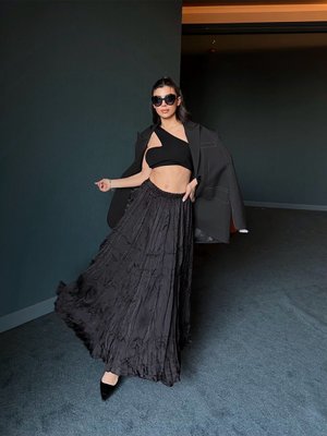 Kendinden Kırışık Kraşlı Kumaş Pliseli Saten Siyah Etek