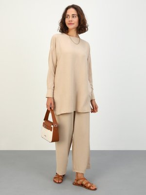 Bej Aerobin Cep Detaylı Basic Takım