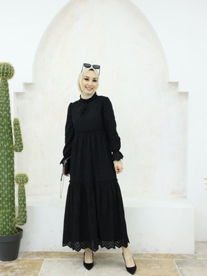 Püskül Detaylı Güpürlü Elbise Siyah