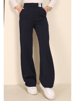 Lacivert Ön Çimalı Cepli Armalı Bol Paça Pantolon Lacivert Ön Çimalı Cepli Armalı Bol Paça Pantolon