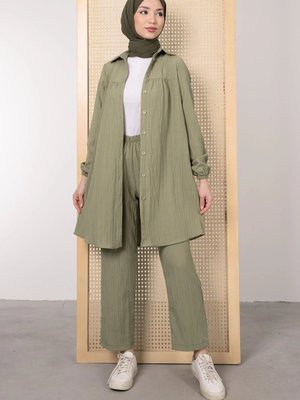 Önü Büzgülü Dikim Pantolonlu Takım Küf Yeşili Önü Büzgülü Dikim Pantolonlu Takım Küf Yeşili
