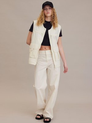 Teknik Detaylı Yelek Vanilya