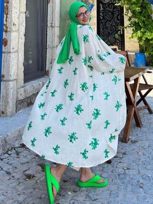 Bej Yeşil Çiçek Nakışlı Müslin Kimono