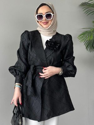 Yakası Güllü Ceket Siyah Yakası Güllü Ceket Siyah