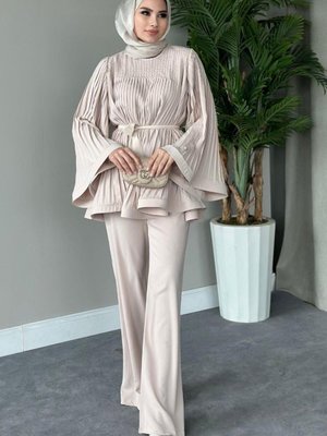 Larissa Pliseli Takım Bej Larissa Pliseli Takım Bej