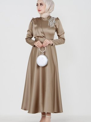 Önü Taş Baskılı Saten Abiye Elbise Bej Önü Taş Baskılı Saten Abiye Elbise Bej