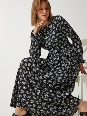 Siyah Çiçekli Yazlık Uzun Örme Elbise